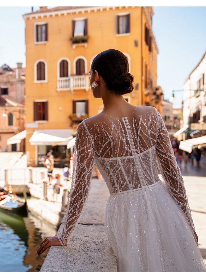 Vestido de novia largo corte princesa con pedrería INVITADISIMA