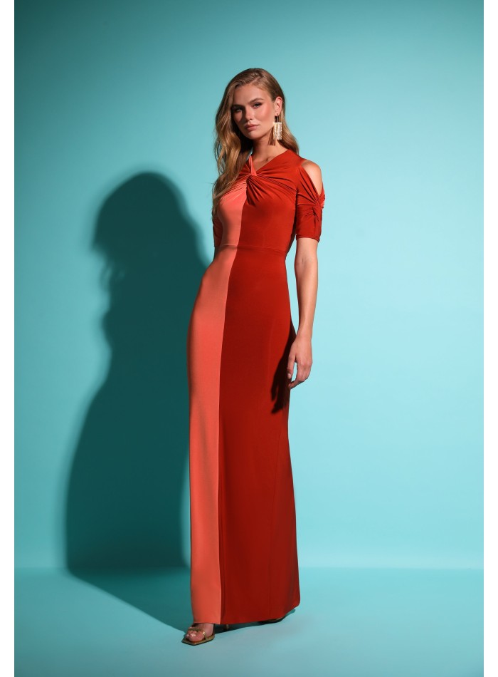 Bicolor long party dress with cut-out sleeves | INVITADISIMA