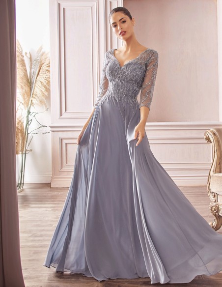 Vestido de fiesta largo con manga y cuerpo de pedrería