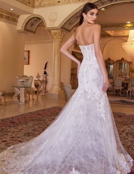 Robe de mariée en dentelle sans bretelles avec décolleté en V