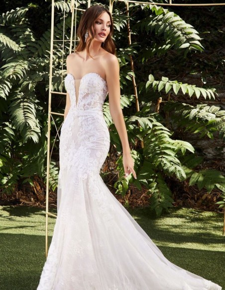 Robe de mariée en dentelle sans bretelles avec décolleté en V