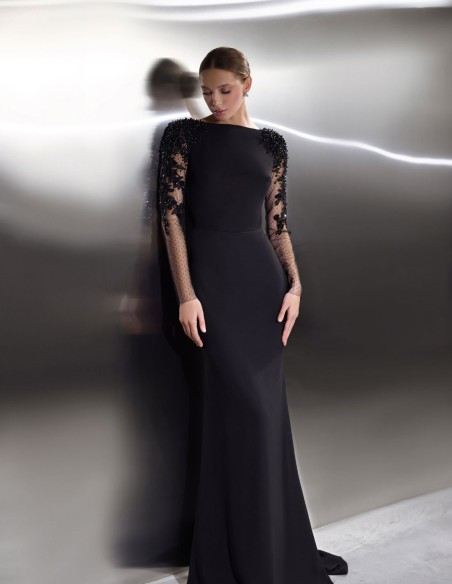 Vestido de fiesta largo negro con mangas largas de tul bordadas