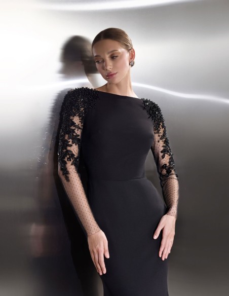 Vestido de fiesta largo negro con mangas largas de tul bordadas