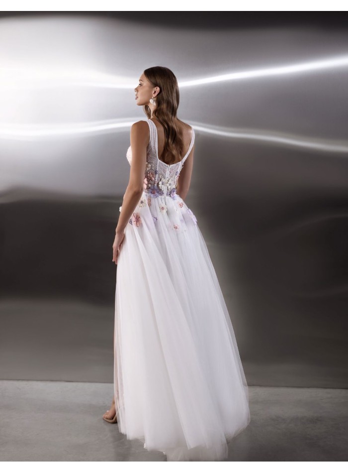 Vestido largo de novia blanco con cuerpo...