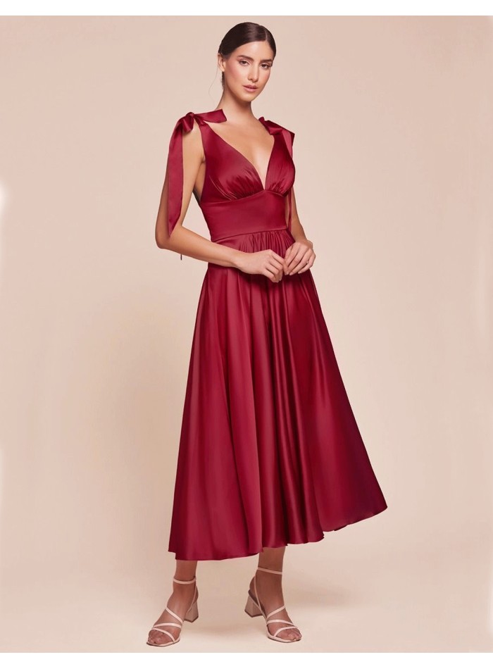 Robe de bal midi en satin avec jupe flottante pour votre invitée