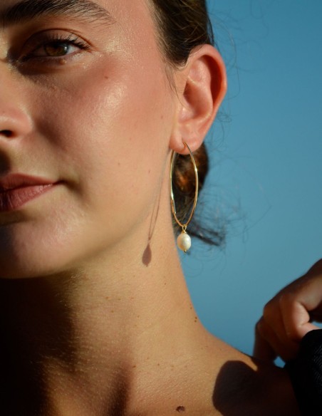 minimal pearl earring