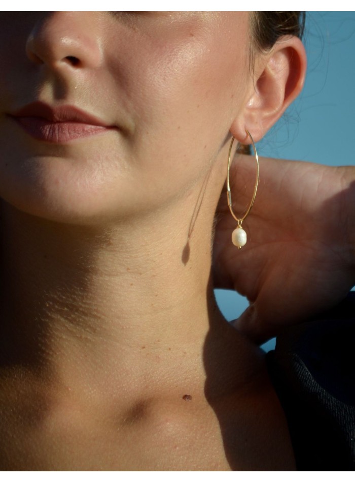 minimal pearl earring