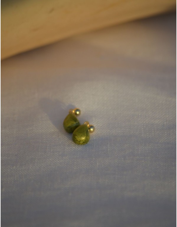 Boucles d'oreilles gouttes en vert olive