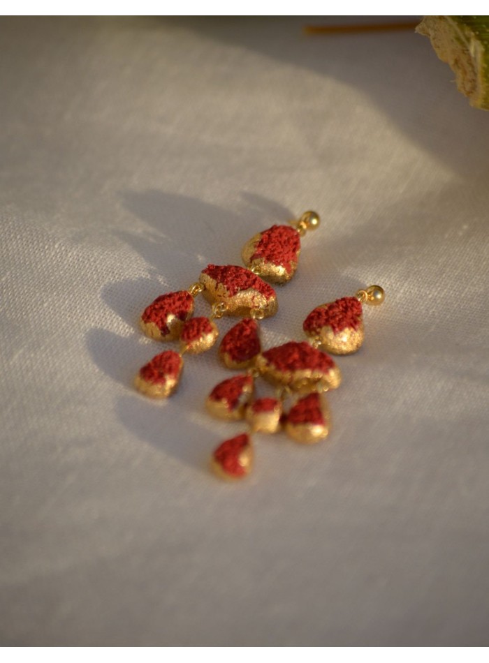 Boucles d'oreilles d'invité texturées or et rouge