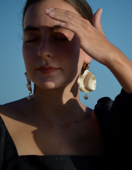 Pearly petal earrings with dangling pearl