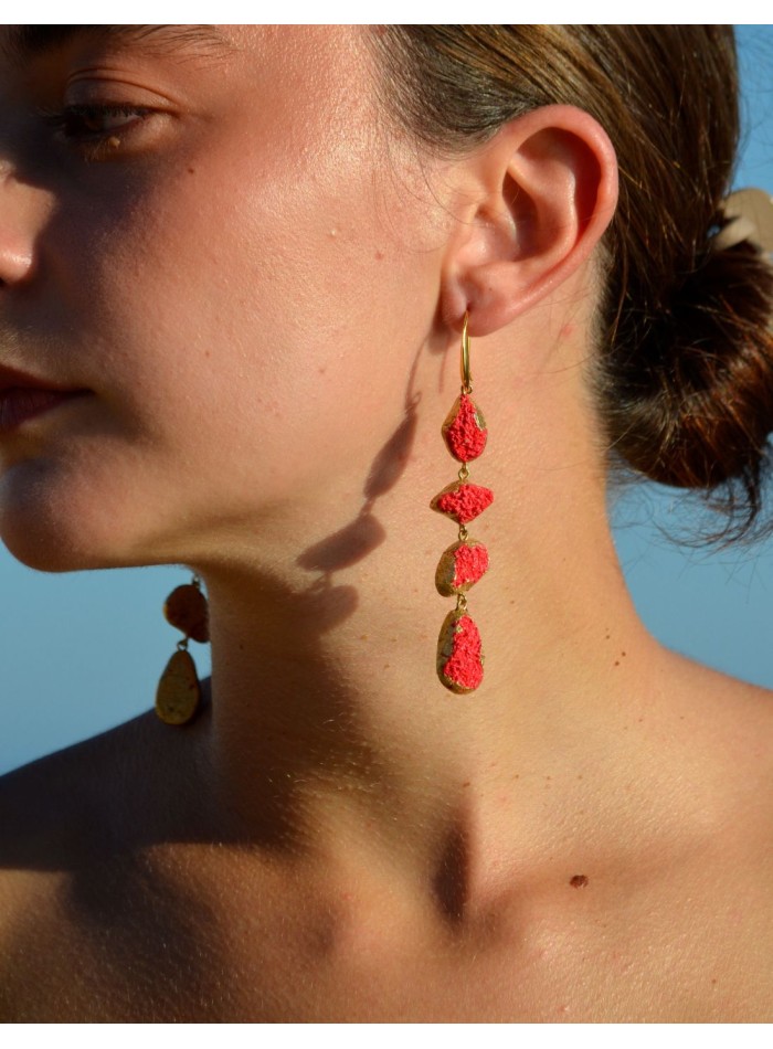 Raspberry earrings with golden details