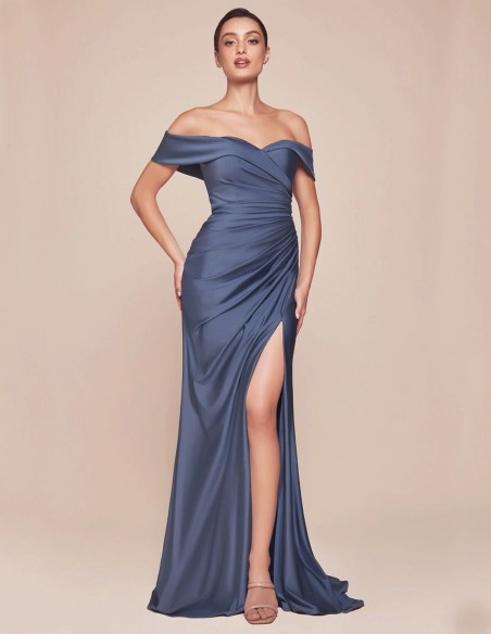 Longue robe de fête en satin avec encolure bandeau pour l'invitée