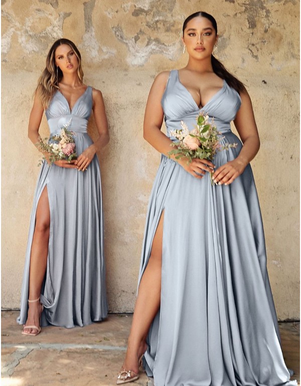Longue robe de fête en satin avec décolleté en V et ceinture