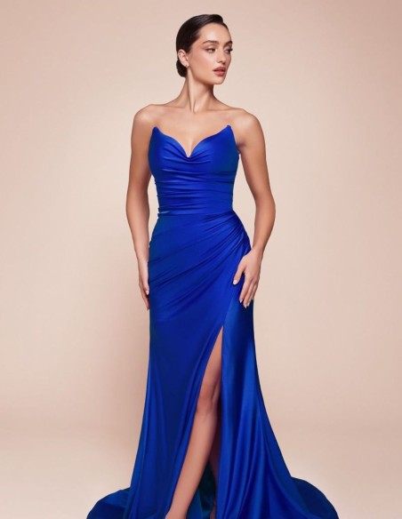 Gown satin dress with sweetheart neckline for guests