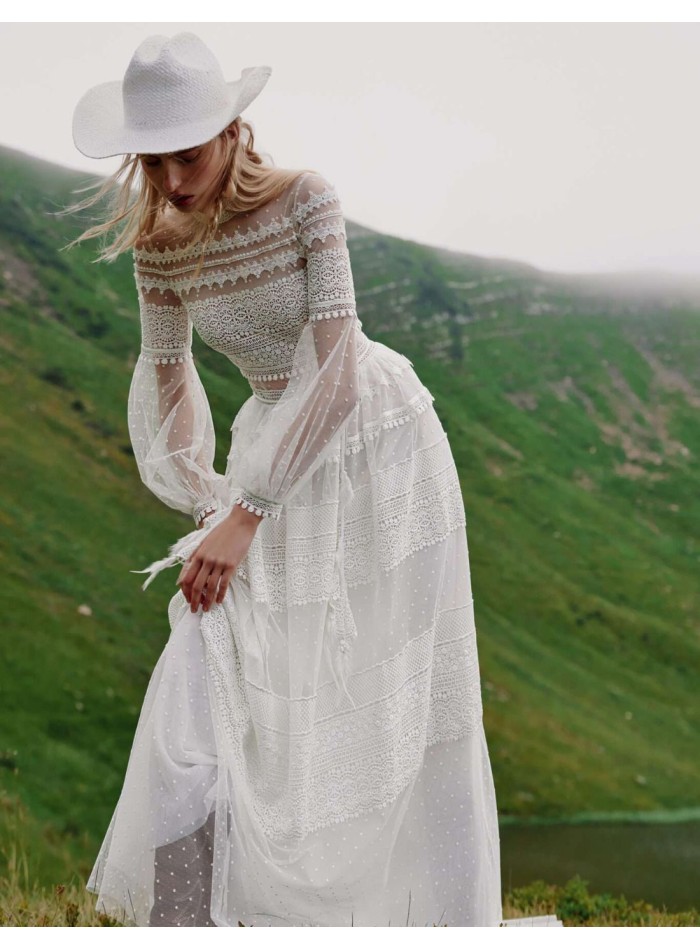Robe de mariée longue en tulle et dentelle