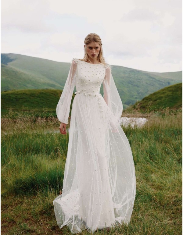 Robe de mariée longue avec dos ouvert et corsage en perles