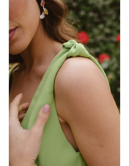 Vestido midi de fiesta para invitada bicolor con fular y escote en pico