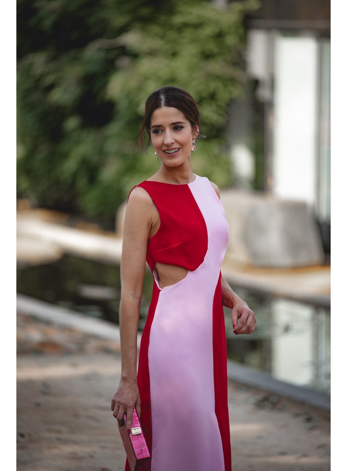 Robe midi bicolore avec découpe pour les invités