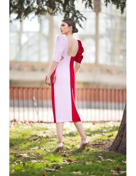 Robe midi bicolore avec découpe pour les invités