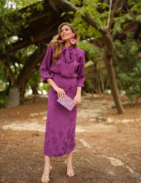 Chemisier violet avec épaulettes et laçage