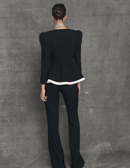 Pantalón con corte acampanado y tiro alto blanco