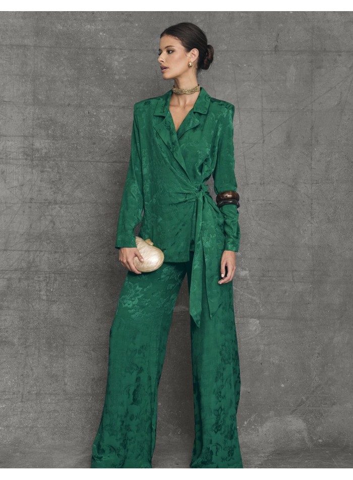 Pantalón para invitada con corte acampanado