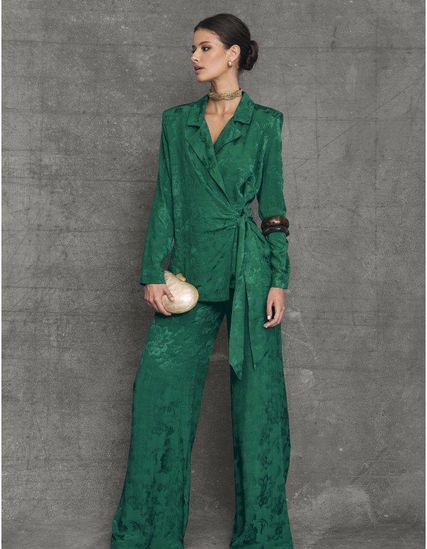 Blazer para invitada con cuello esmoquin y lazada 2