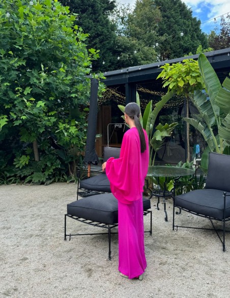 Robe longue avec bretelles spaghetti et cape en mousseline de soie