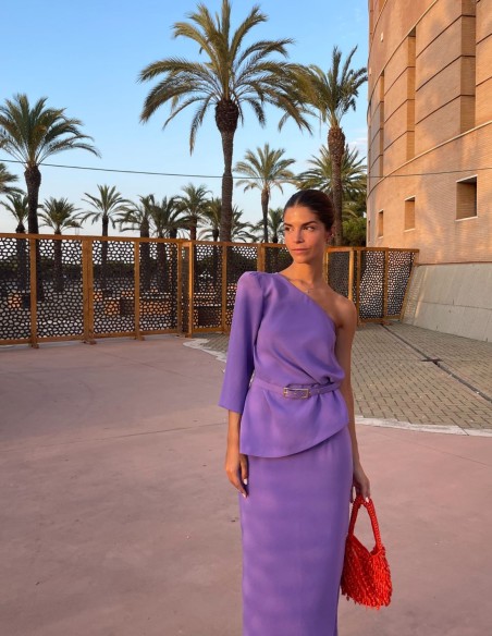 Asymmetrical top with long sleeves and pencil skirt set