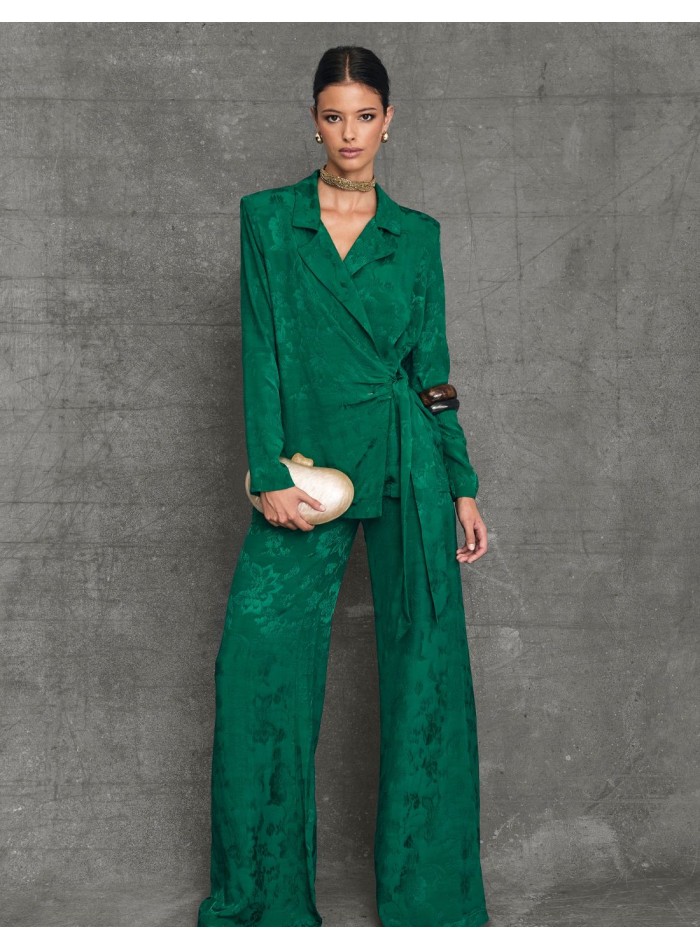 Wide-leg pants with flowing fabric