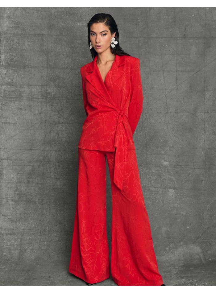 Wide-leg pants with flowing fabric