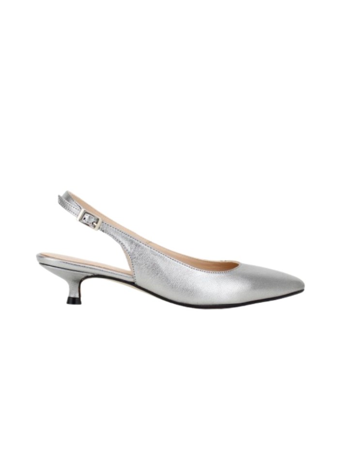 Low-heeled heeled shoe with metallic finish