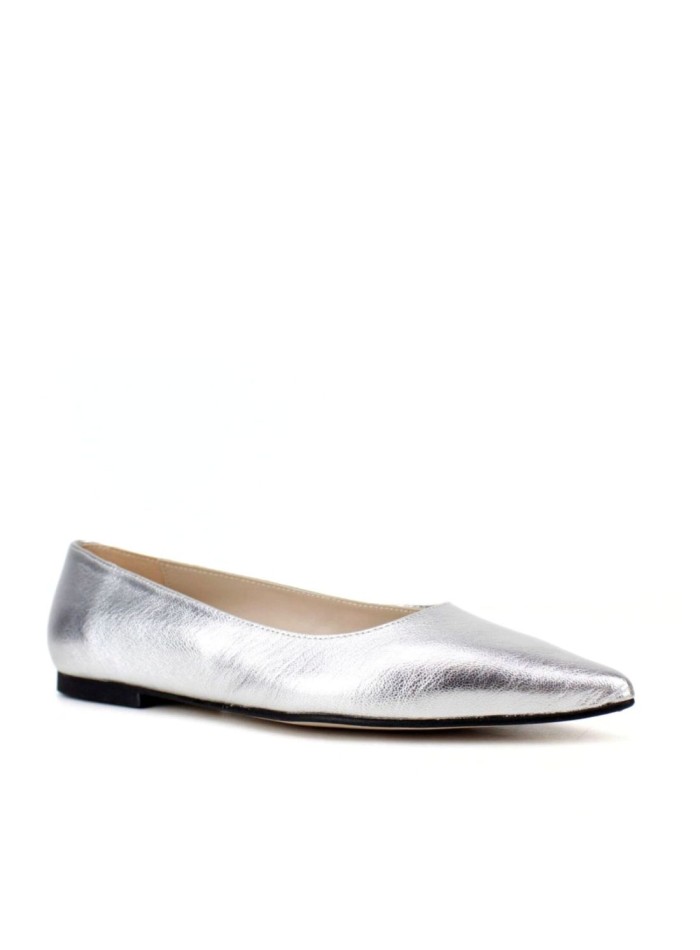 Flat metallic leather ballerina flat with pointed toe finish