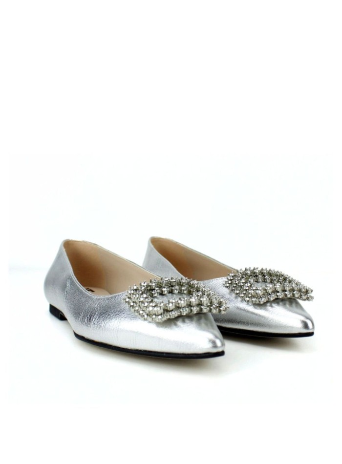 Ballerina flat with decorative detail and metallic finish