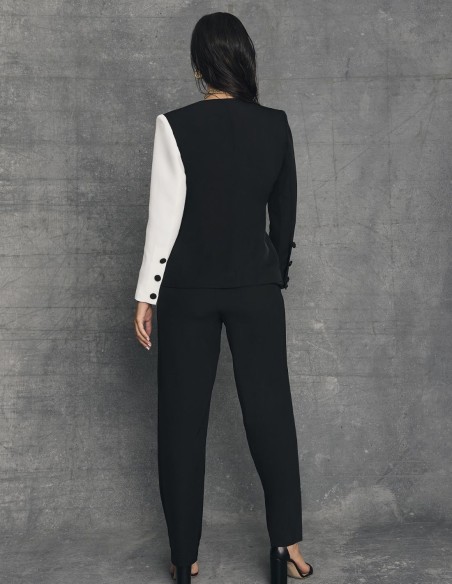 Pantalón con corte recto en color negro