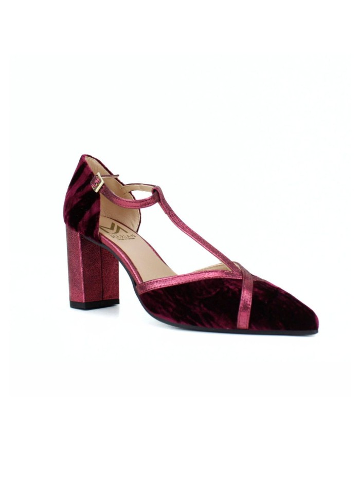 Zapato de tacón en terciopelo burdeos con tiras...