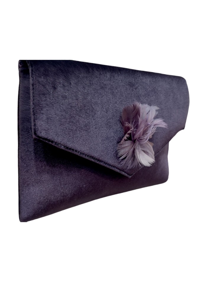 Sac à main en velours violet orné d'une broche