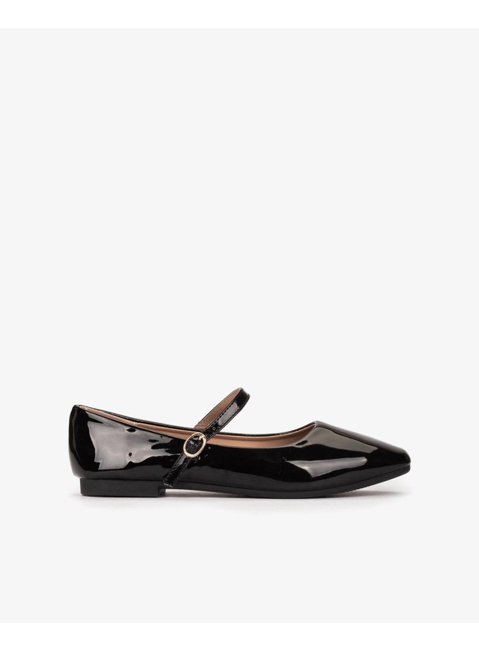 Black patent leather party ballerinas with gold buckle