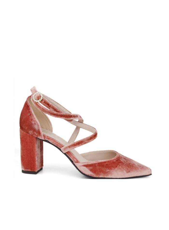 Pink velvet heeled shoes with crossed straps