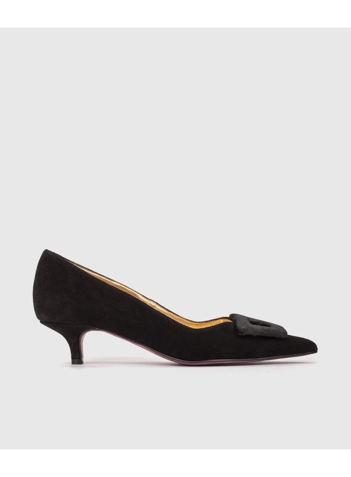 Black suede pumps with kitten heel