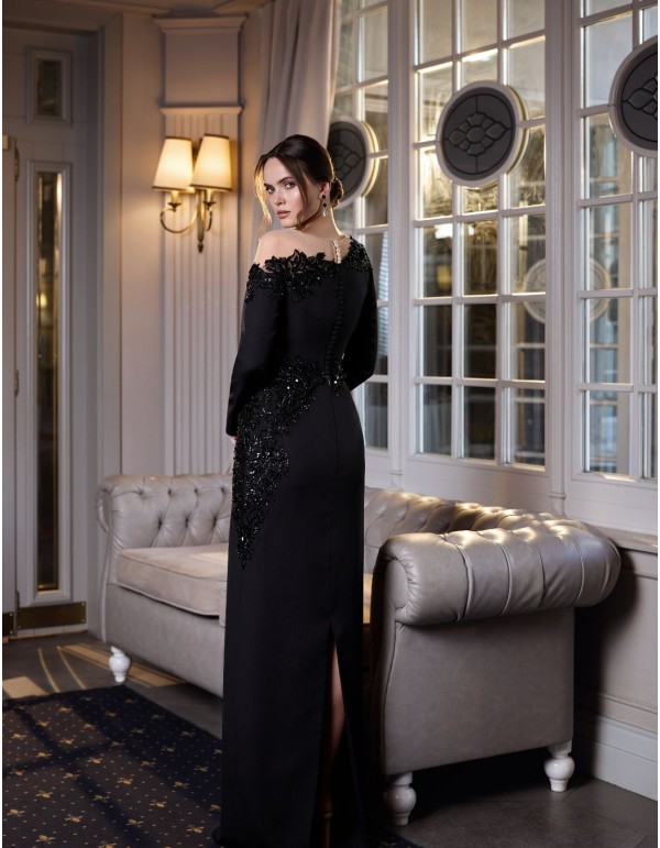 Robe de soirée longue avec corsage asymétrique et broderie