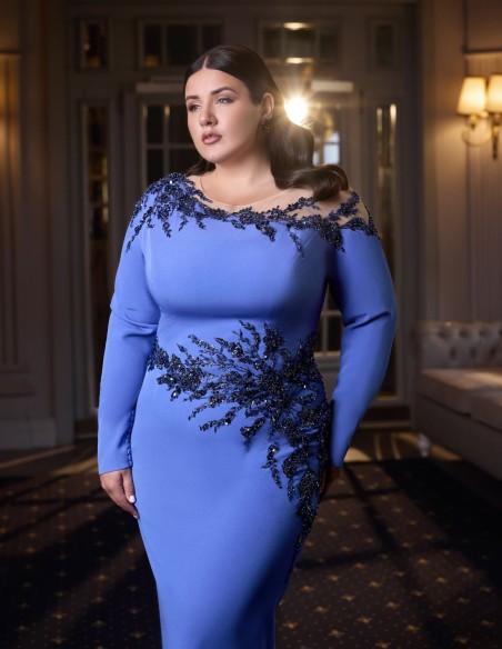 Robe de soirée longue avec corsage asymétrique et broderie