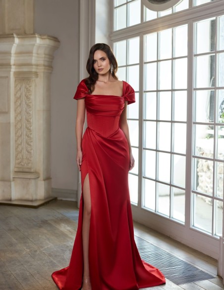 Vestido largo de fiesta con corsé y falda con abertura rojo