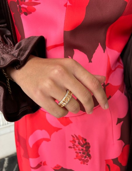 Ring with baguette cut zircons