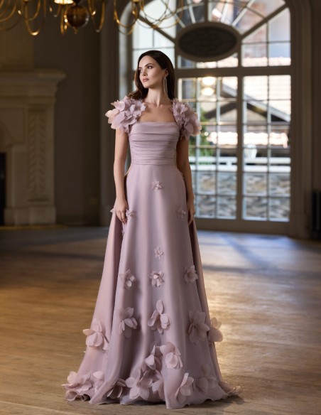 Longue robe d'invité avec fleurs en 3D et boléro amovible