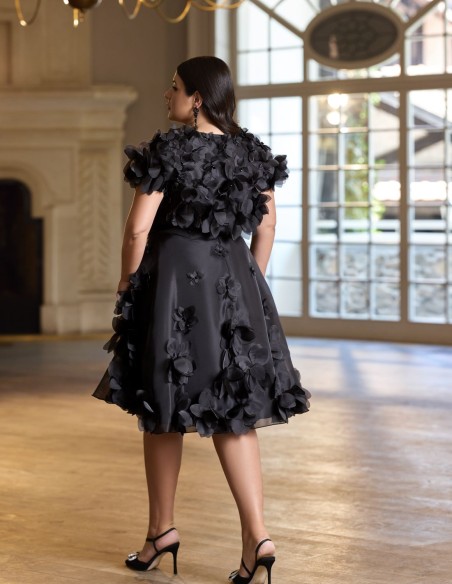 Longue robe d'invité avec fleurs en 3D et boléro amovible