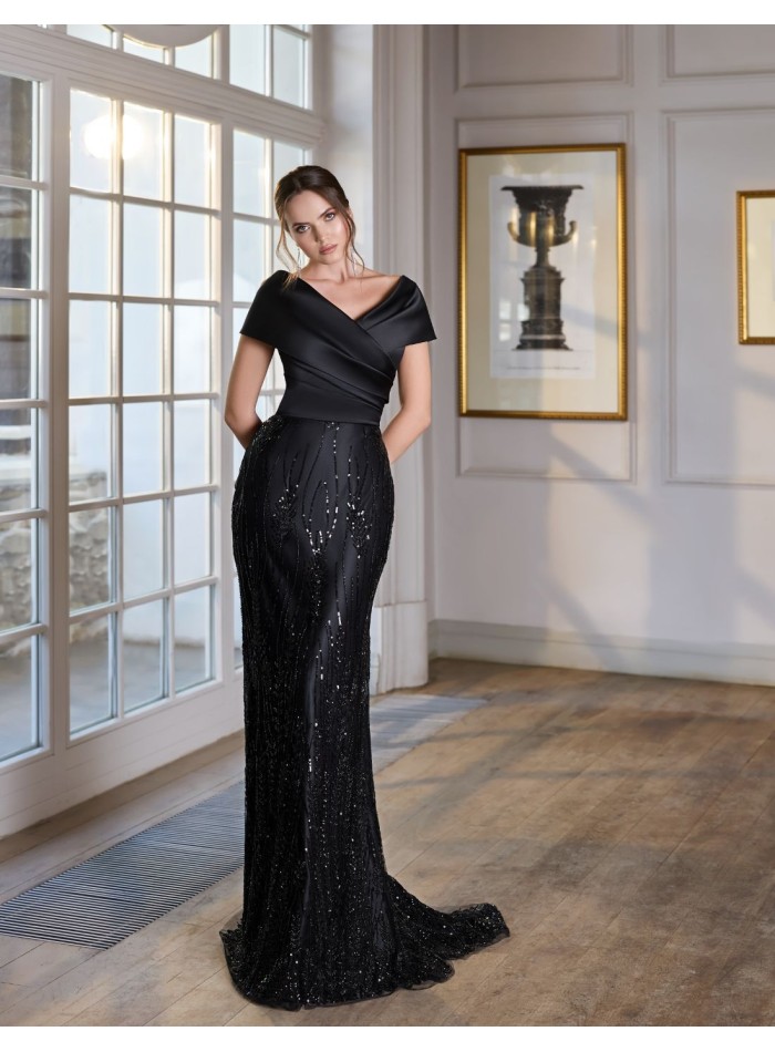 Robe de bal longue avec corsage en satin et jupe en guipure