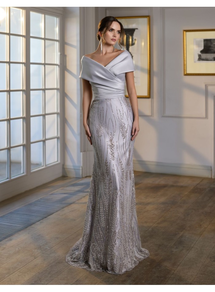 Robe de bal longue avec corsage en satin et jupe en guipure