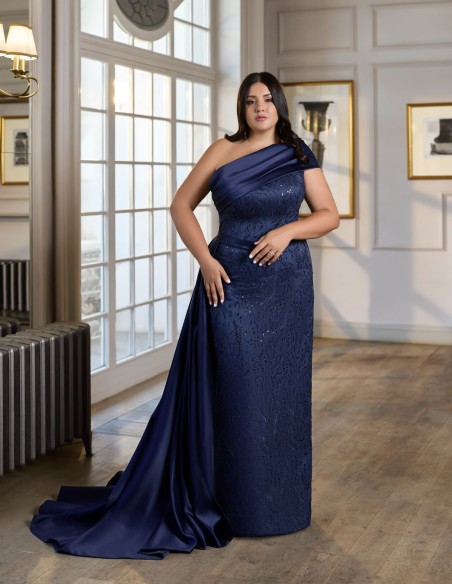 Robe de soirée longue avec encolure asymétrique et traîne amovible