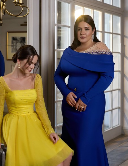 Robe de soirée avec encolure carrée et jupe fluide